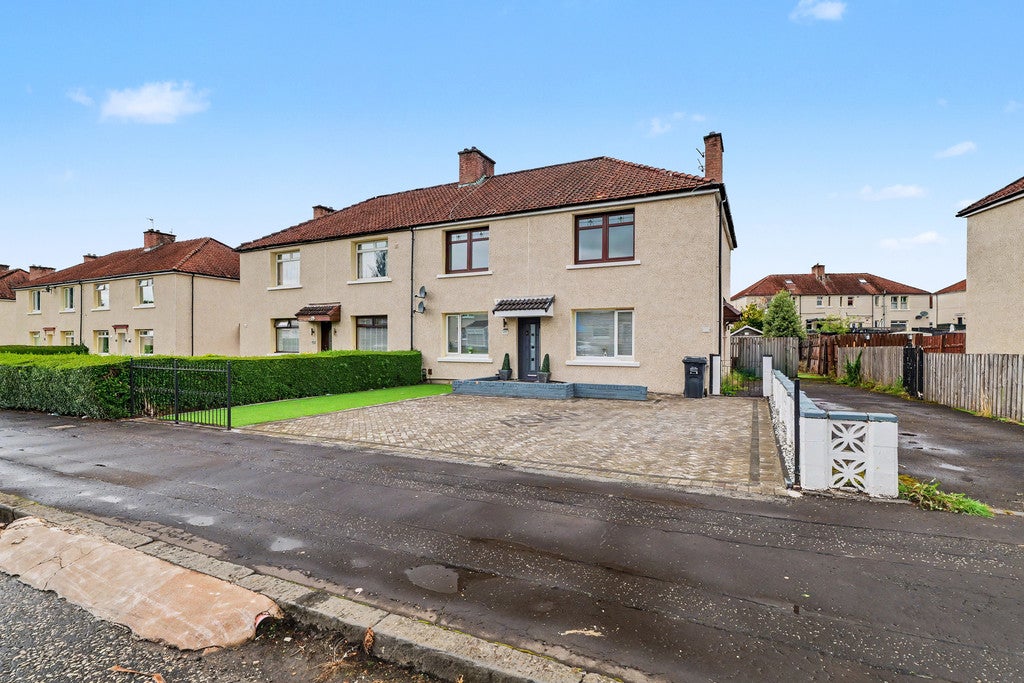 Flat Ardgay Street in Glasgow