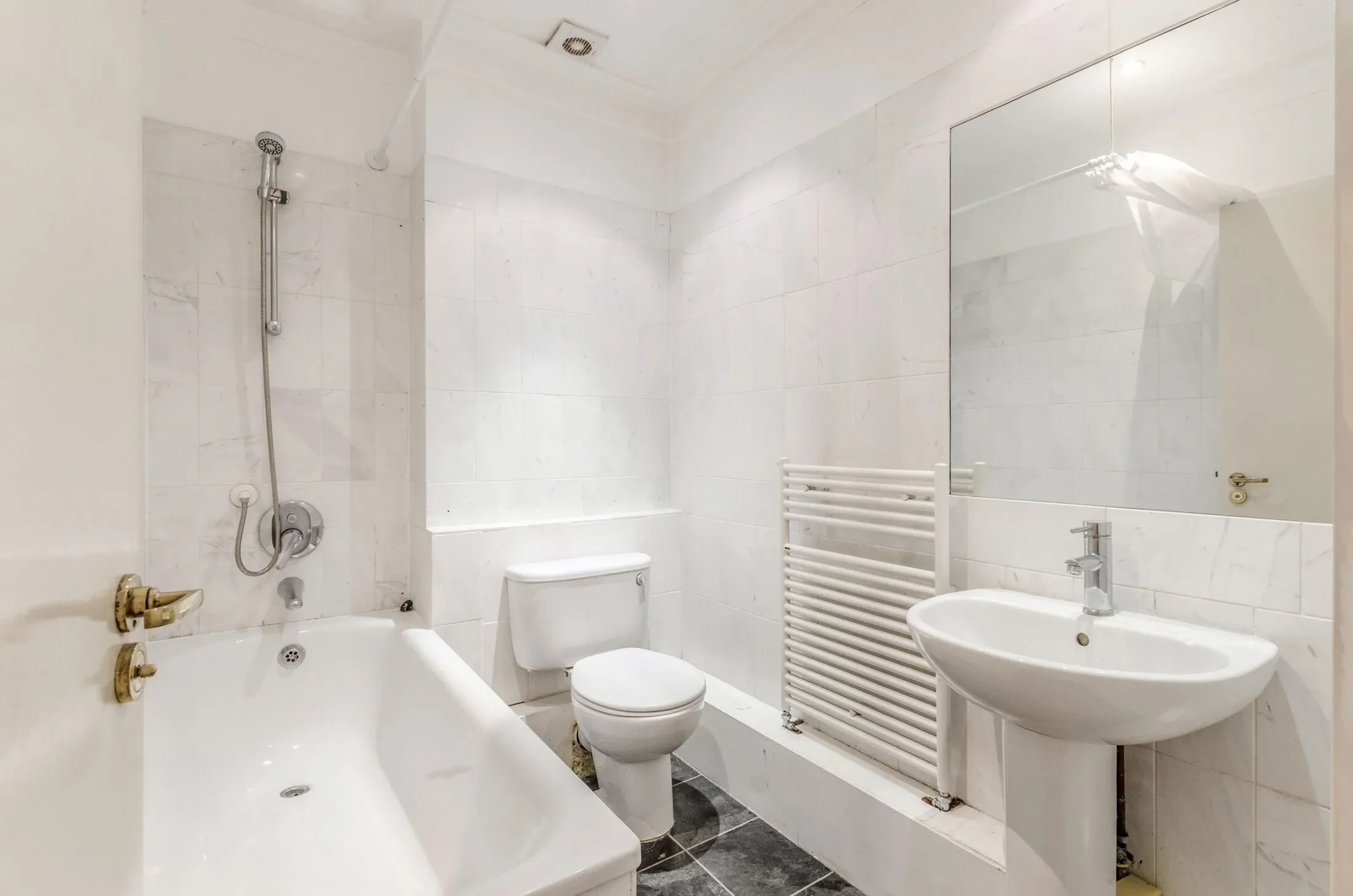 Flat Ben Jonson Place in City of London