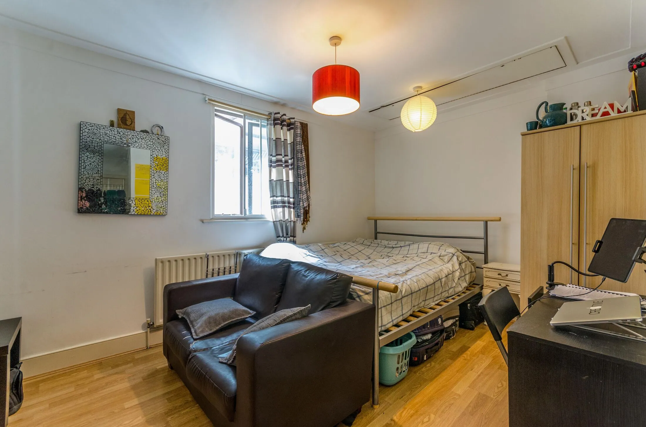 Flat Ben Jonson Place in City of London