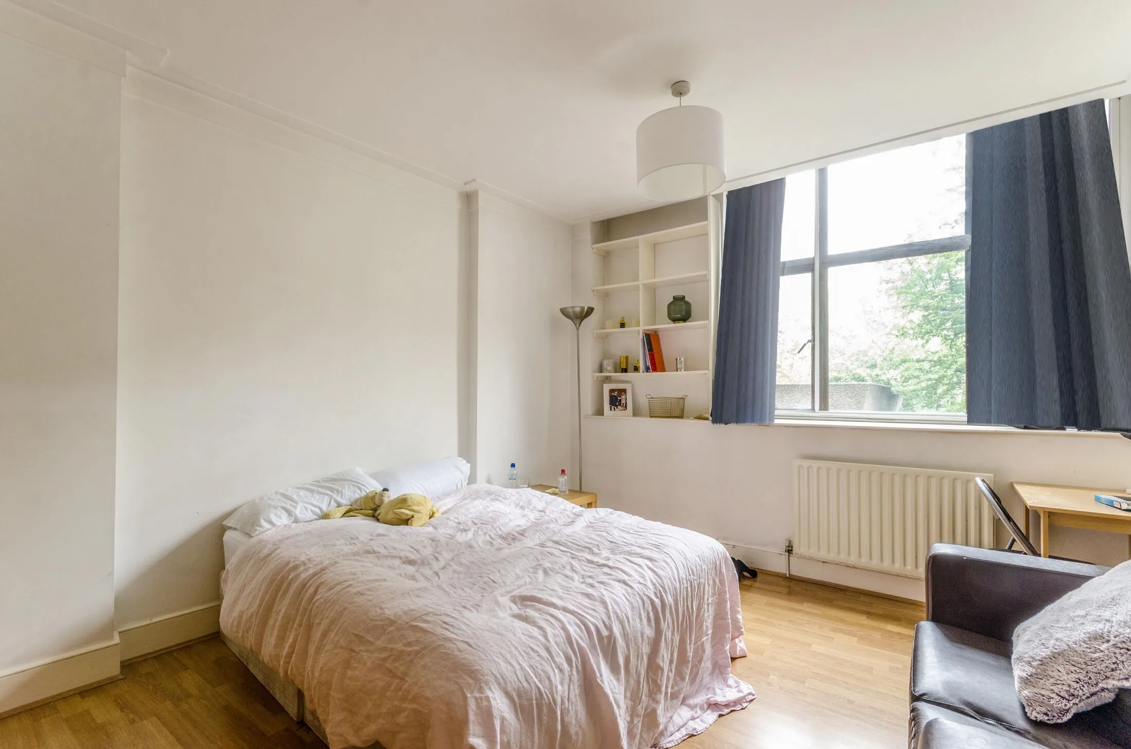 Flat Ben Jonson Place in City of London