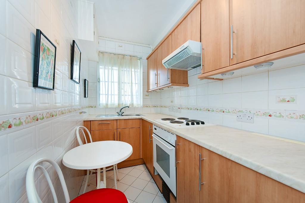 Flat Shepherds Bush Road in Greater London