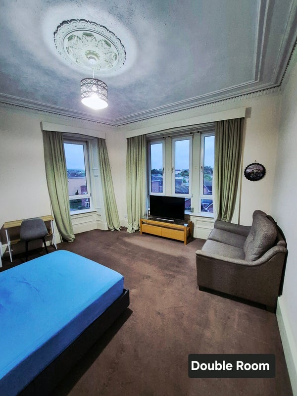Room Kilbowie Road in Clydebank