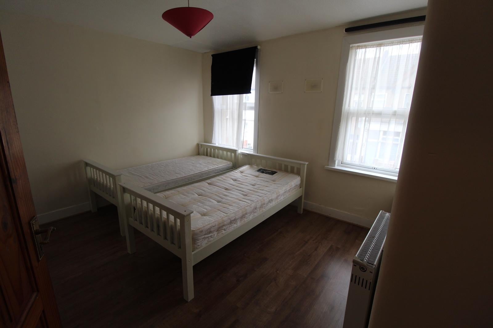 House Chadwin Road in Greater London
