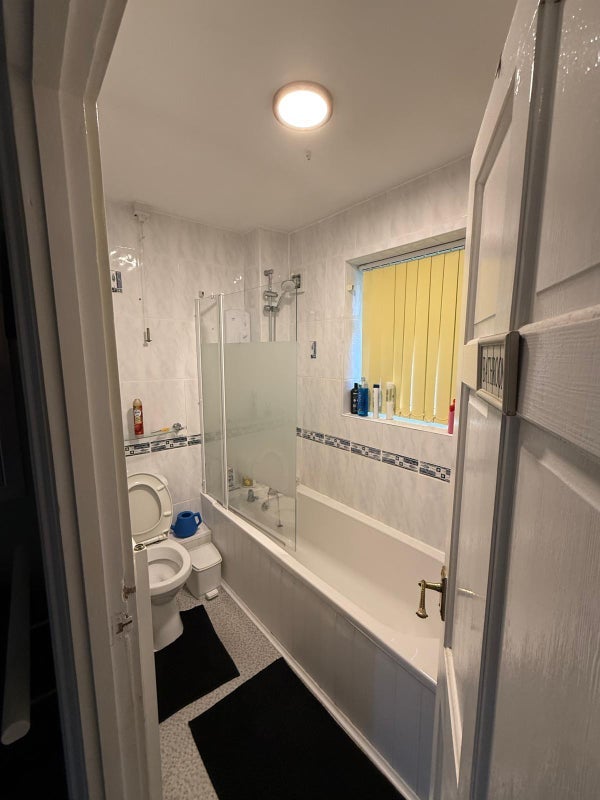 Room Newells Road in Birmingham