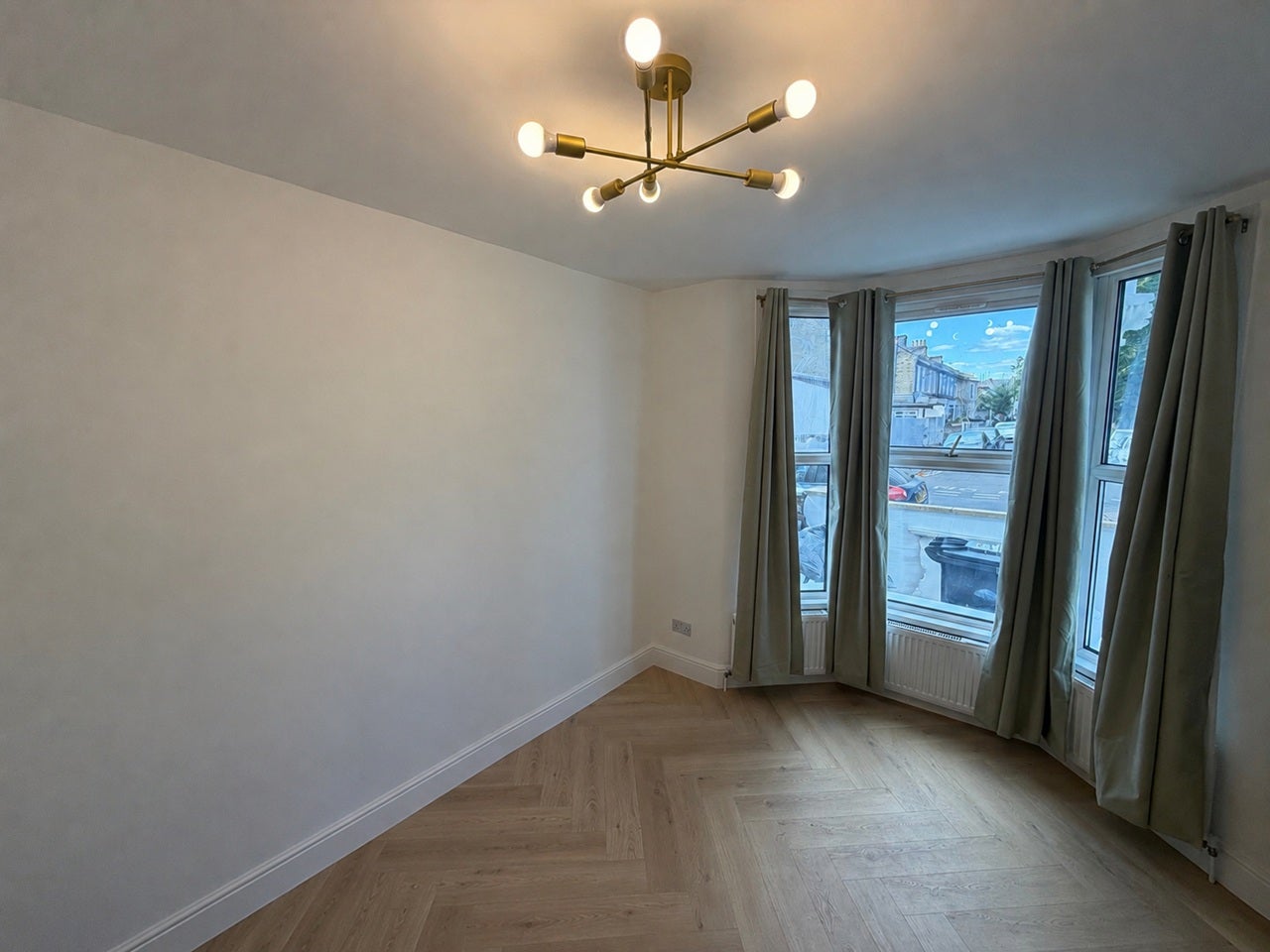 Flat Calderon Road in Greater London