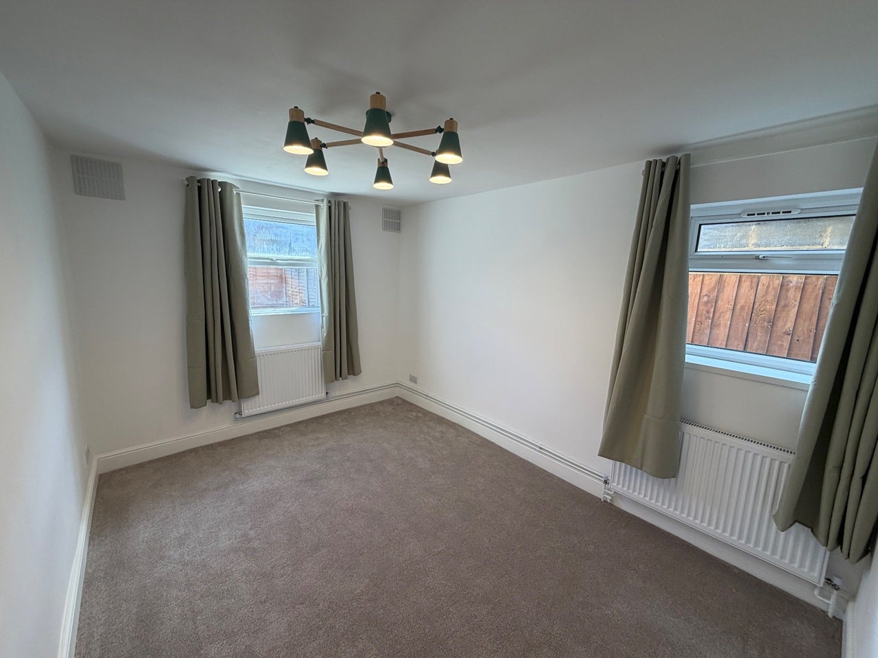 Flat Calderon Road in Greater London