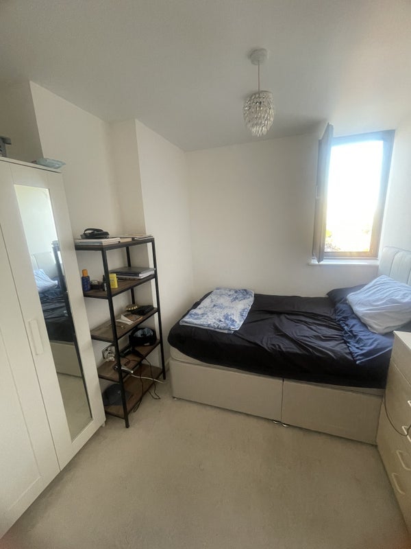 Room East India Dock Road in Greater London