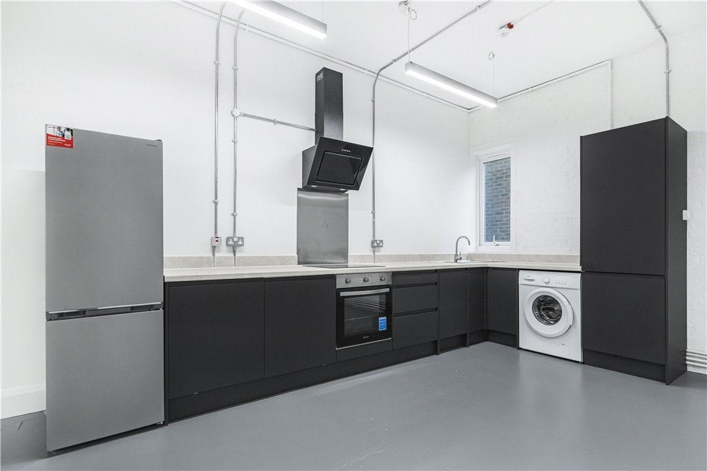 Flat Arcola Street in Greater London