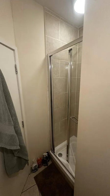Room Vincent Road in Greater London