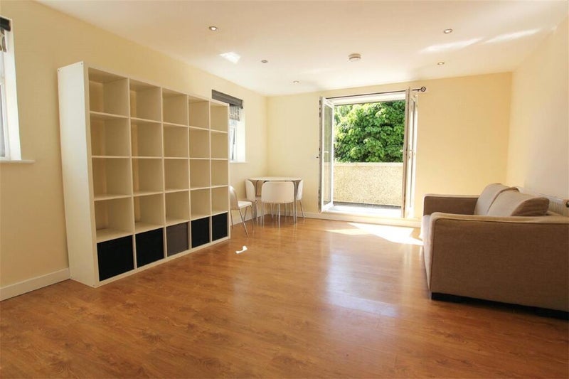 Room Vincent Road in Greater London
