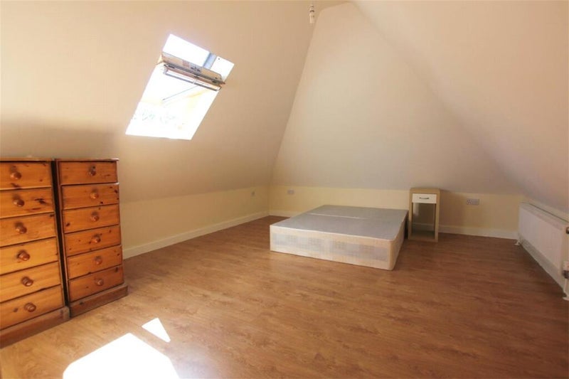 Room Vincent Road in Greater London