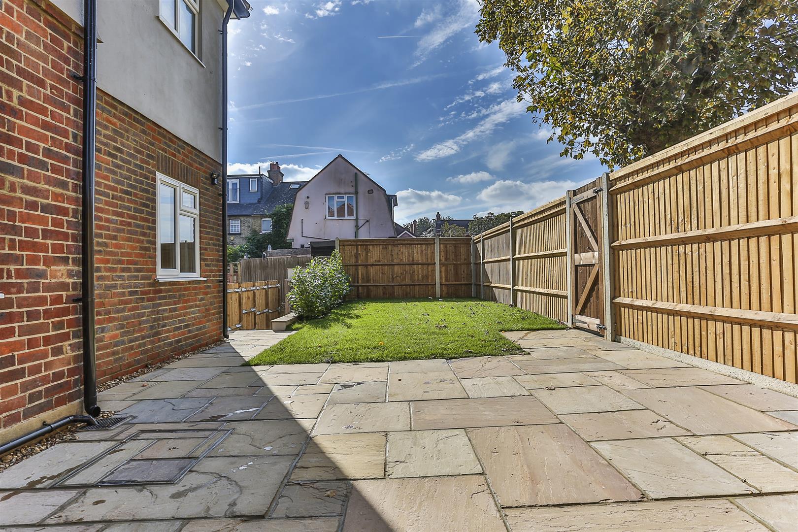 House Tilehurst Road in Greater London