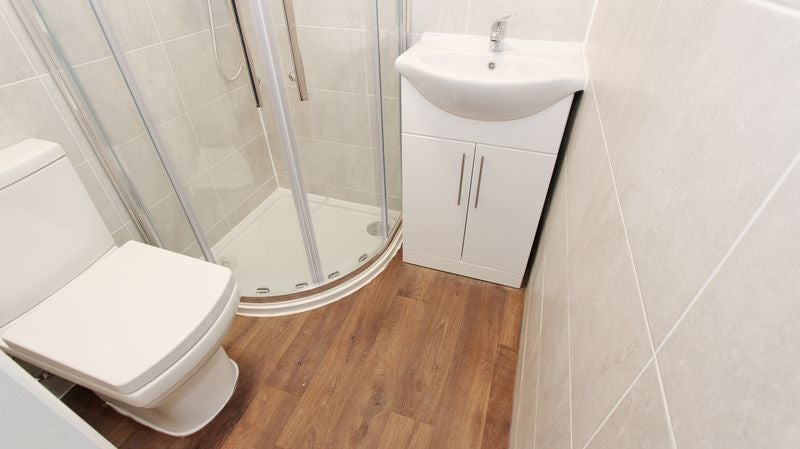 Flat Ripon Road in Greater London