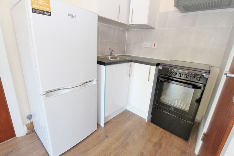 Flat Ripon Road in Greater London