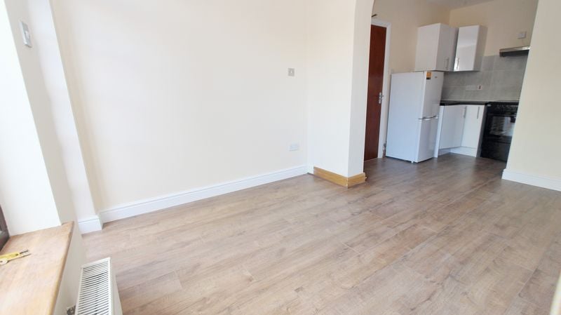 Flat Ripon Road in Greater London