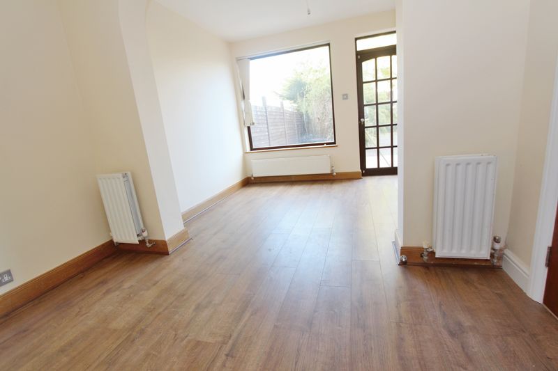 Flat Ripon Road in Greater London