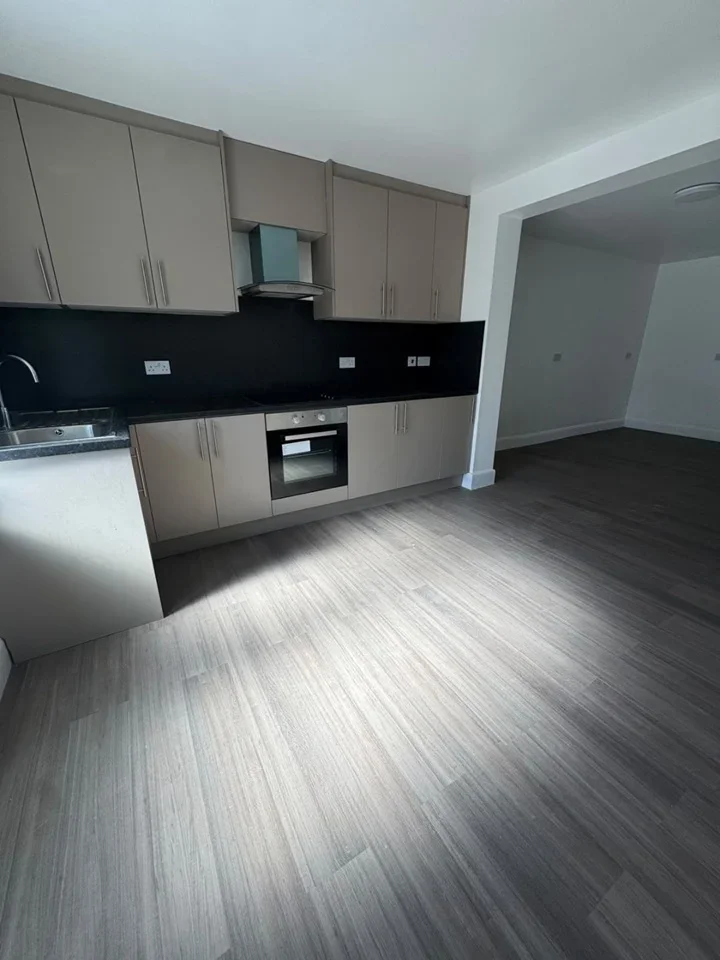 Flat Brentvale Avenue in Greater London