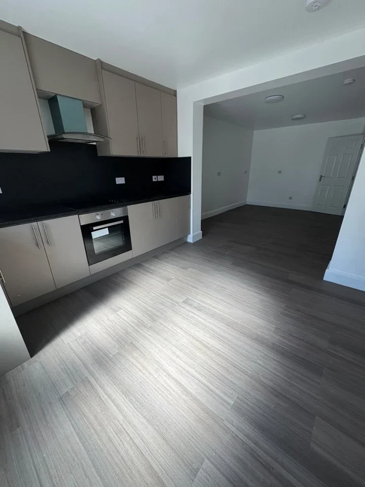 Flat Brentvale Avenue in Greater London