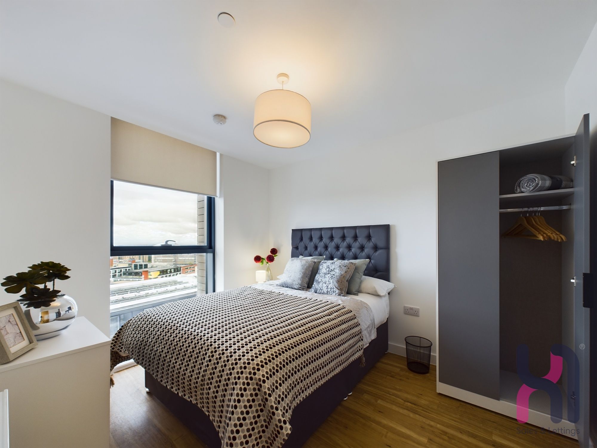 Flat Pomona Strand in Trafford
