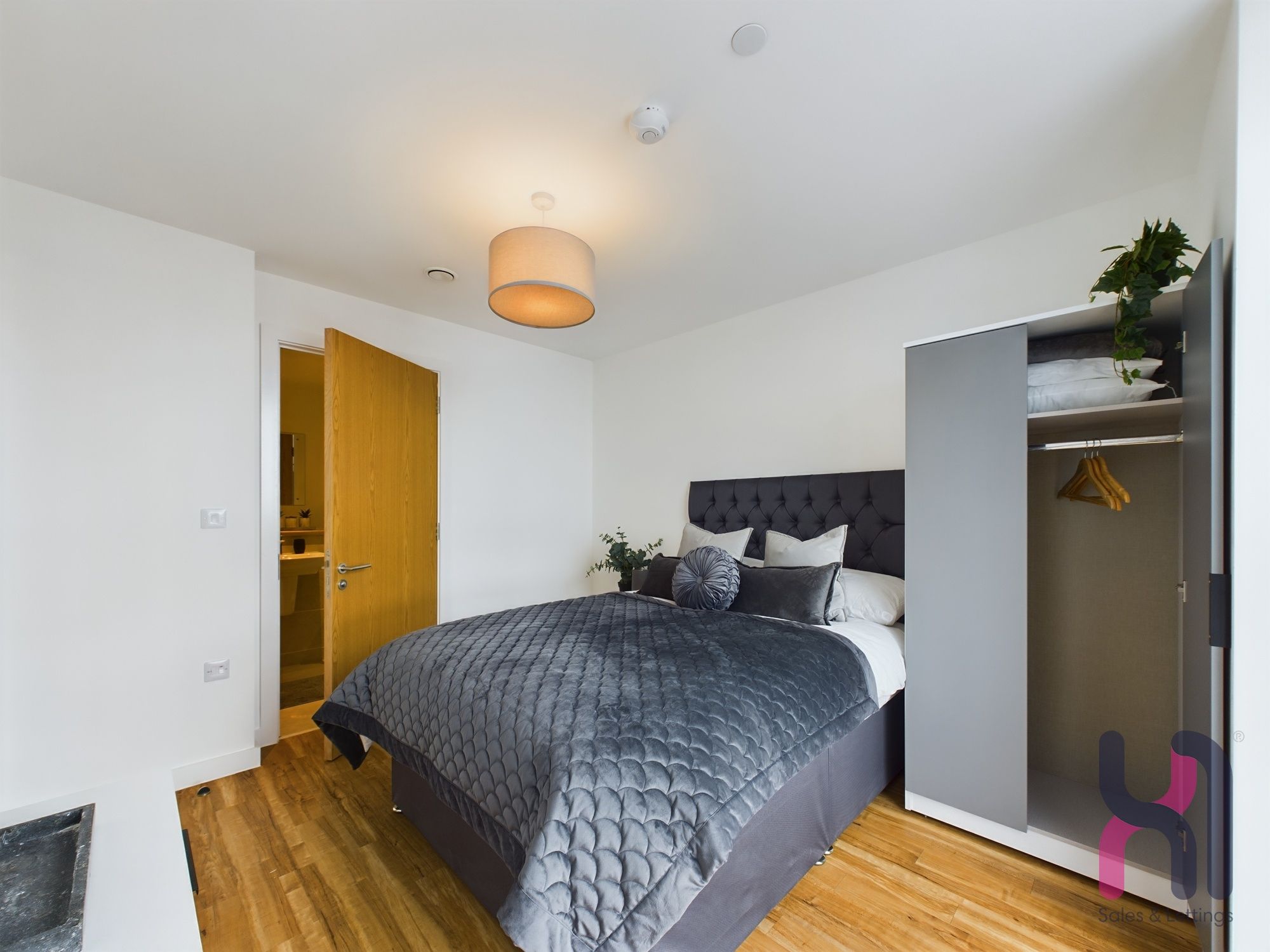 Flat Pomona Strand in Trafford