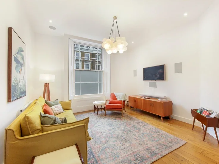 Flat Gloucester Avenue in Greater London