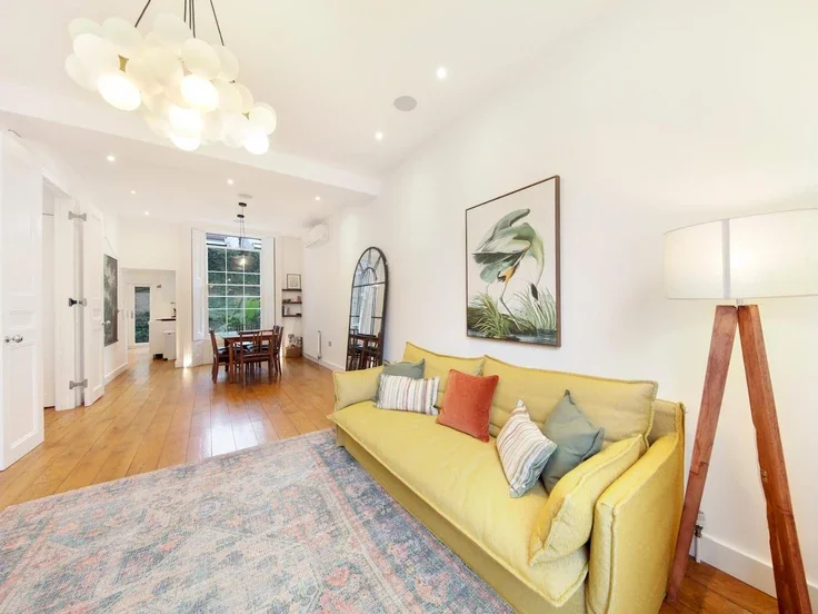 Flat Gloucester Avenue in Greater London
