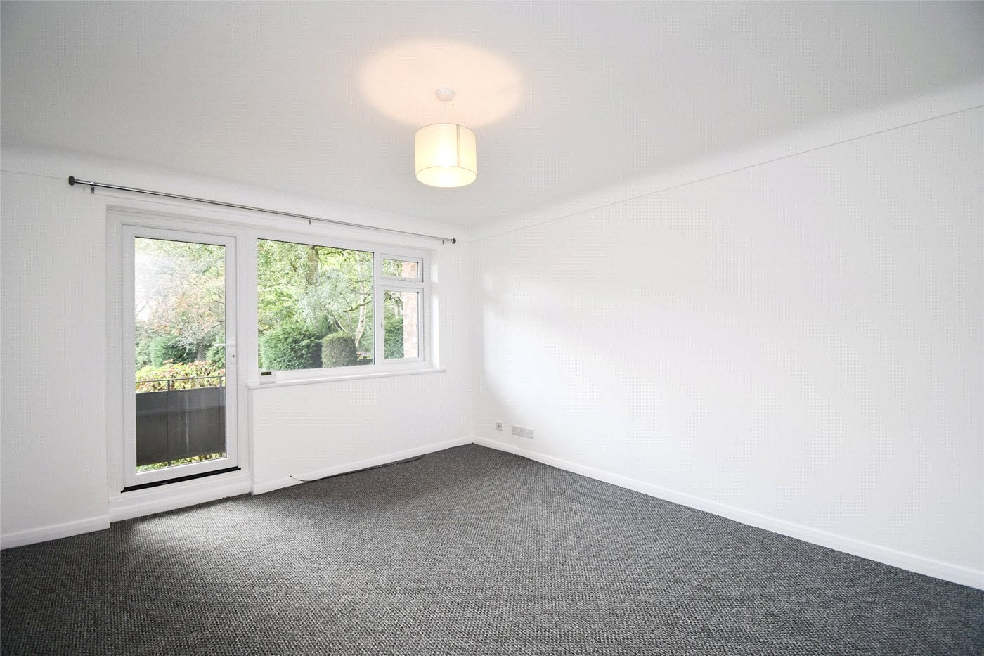 Flat Arrowe Park Road in Wirral