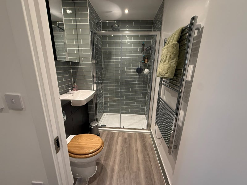 Flat Parkside Avenue in Greater London
