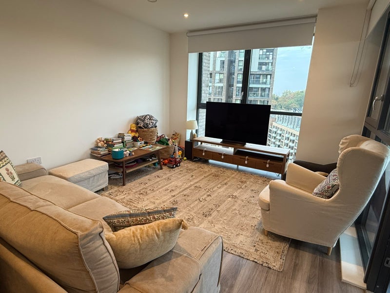 Flat Parkside Avenue in Greater London