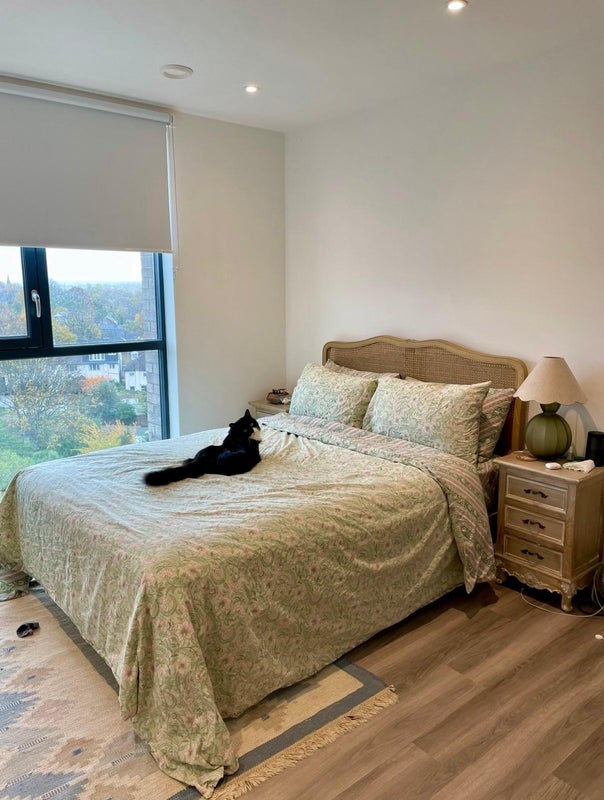 Flat Parkside Avenue in Greater London