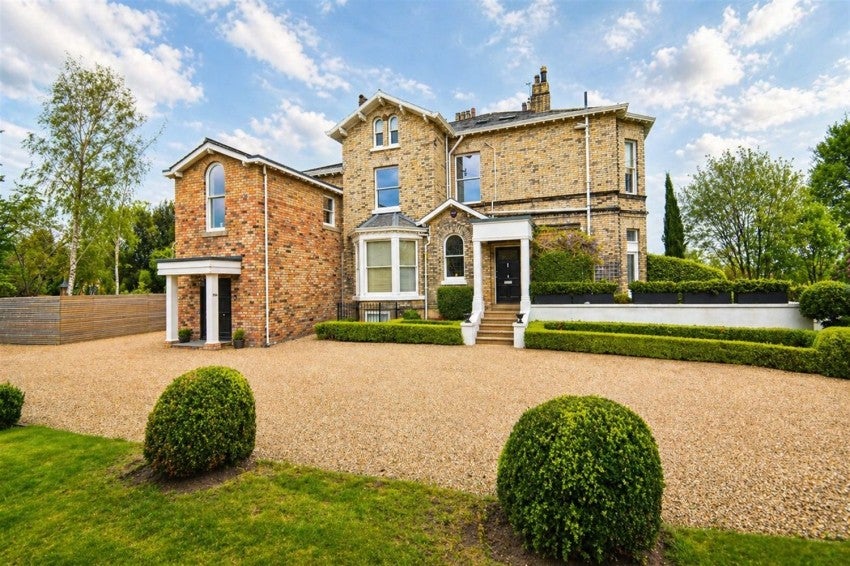 Flat Heyes Lane in Alderley Edge