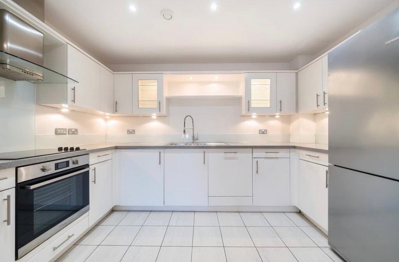 Flat Sherman Road in Greater London