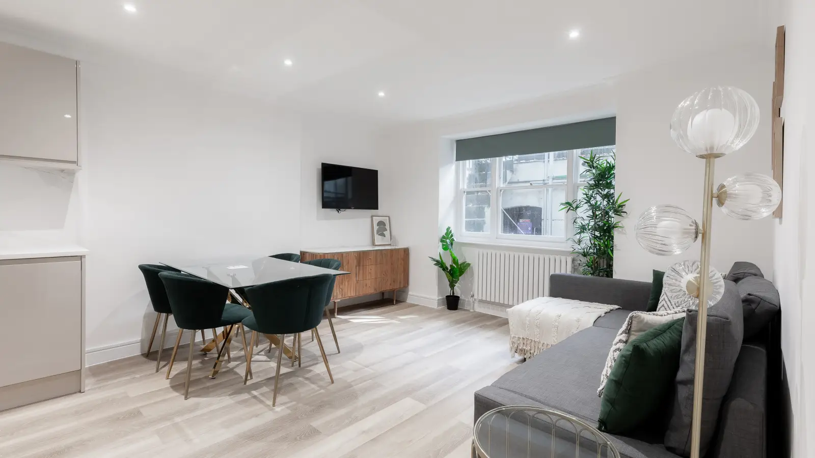 Flat Spring Street in City of Westminster