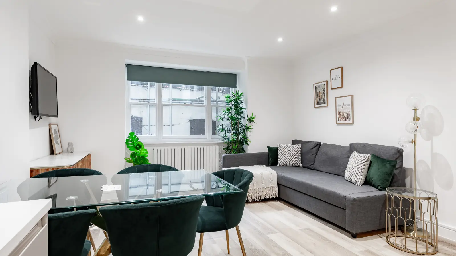 Flat Spring Street in City of Westminster