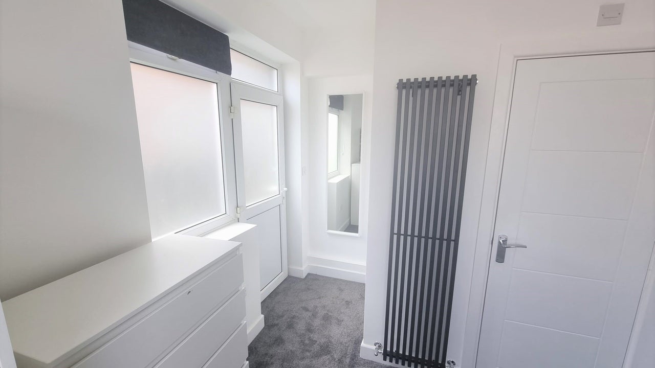 Room Ashburnham Road in Luton