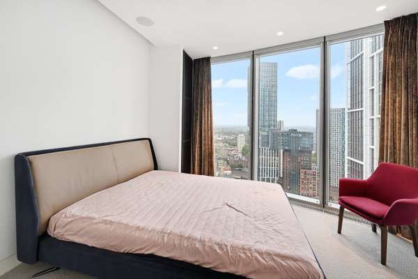 Flat Nine Elms Lane in Greater London
