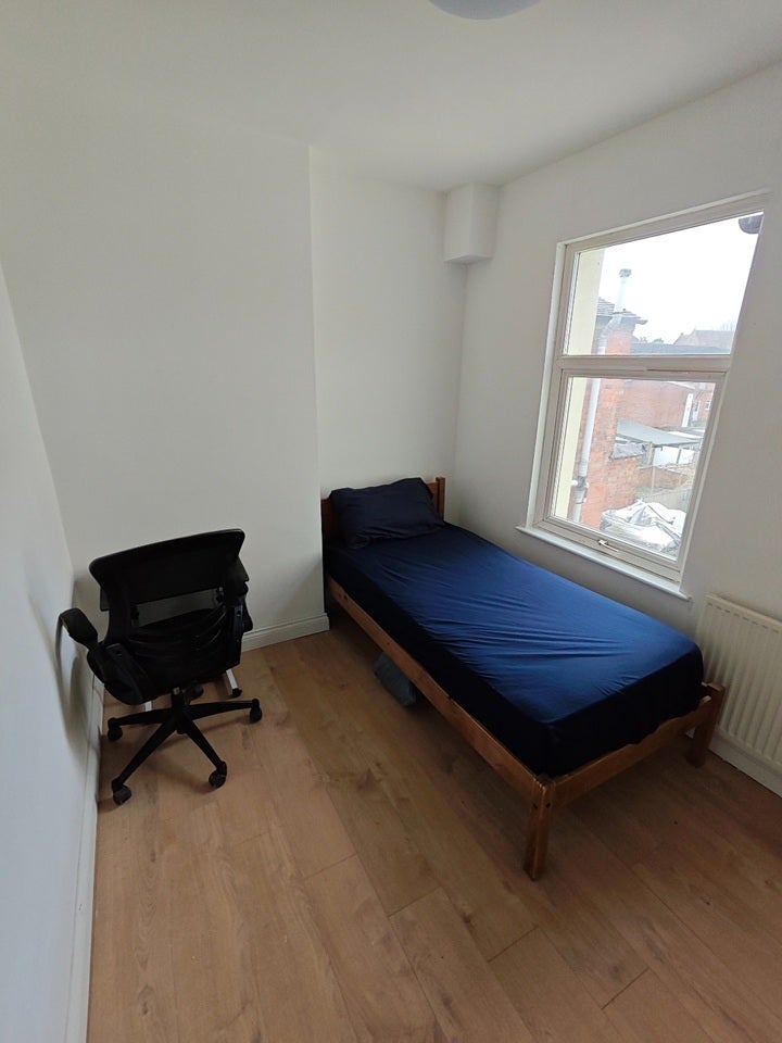 Room Wharncliffe Road in Charnwood