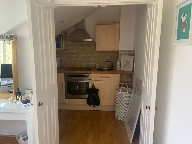 Room Broadway Court in Greater London