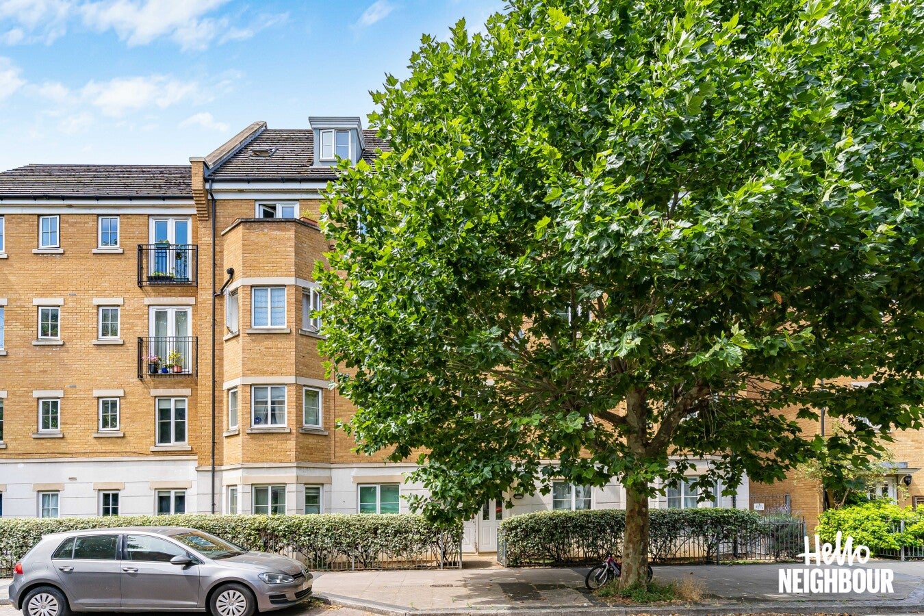 Flat Chandler Way in Greater London