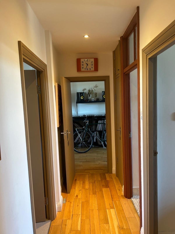 Flat Philpot Street in Greater London