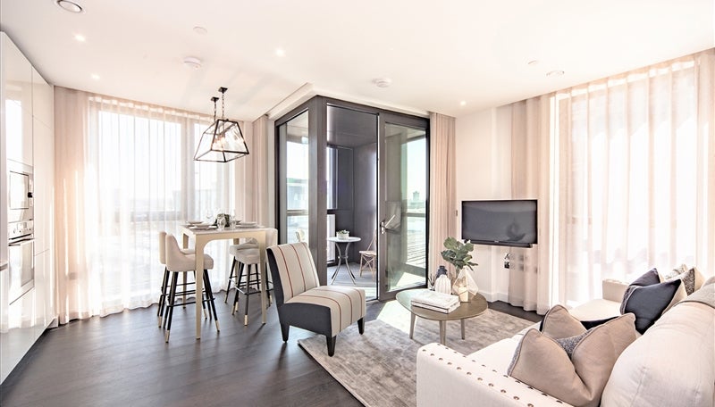 Flat Ponton Road in Greater London