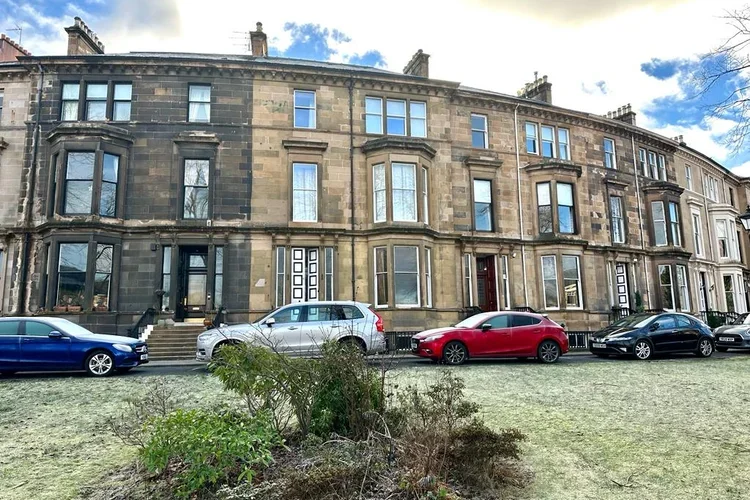 Flat Kirklee Quadrant Lane in Glasgow