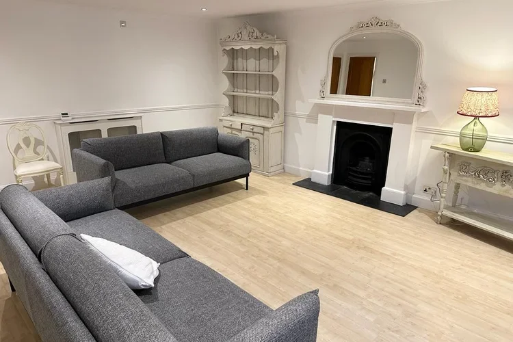 Flat Kirklee Quadrant Lane in Glasgow