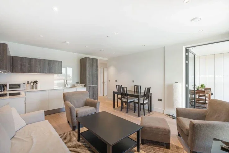 Flat Lockington Road in Greater London