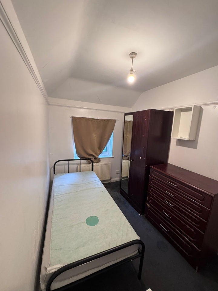Room Westminster Avenue in Greater London