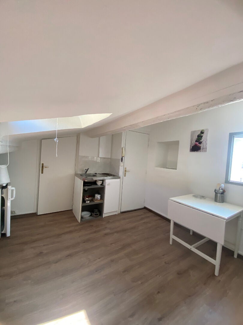 Room Rue de Tivoli in Marseille