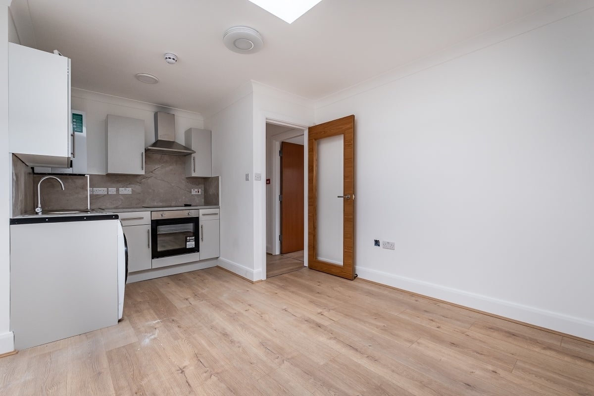 Flat Kilburn Lane in City of Westminster