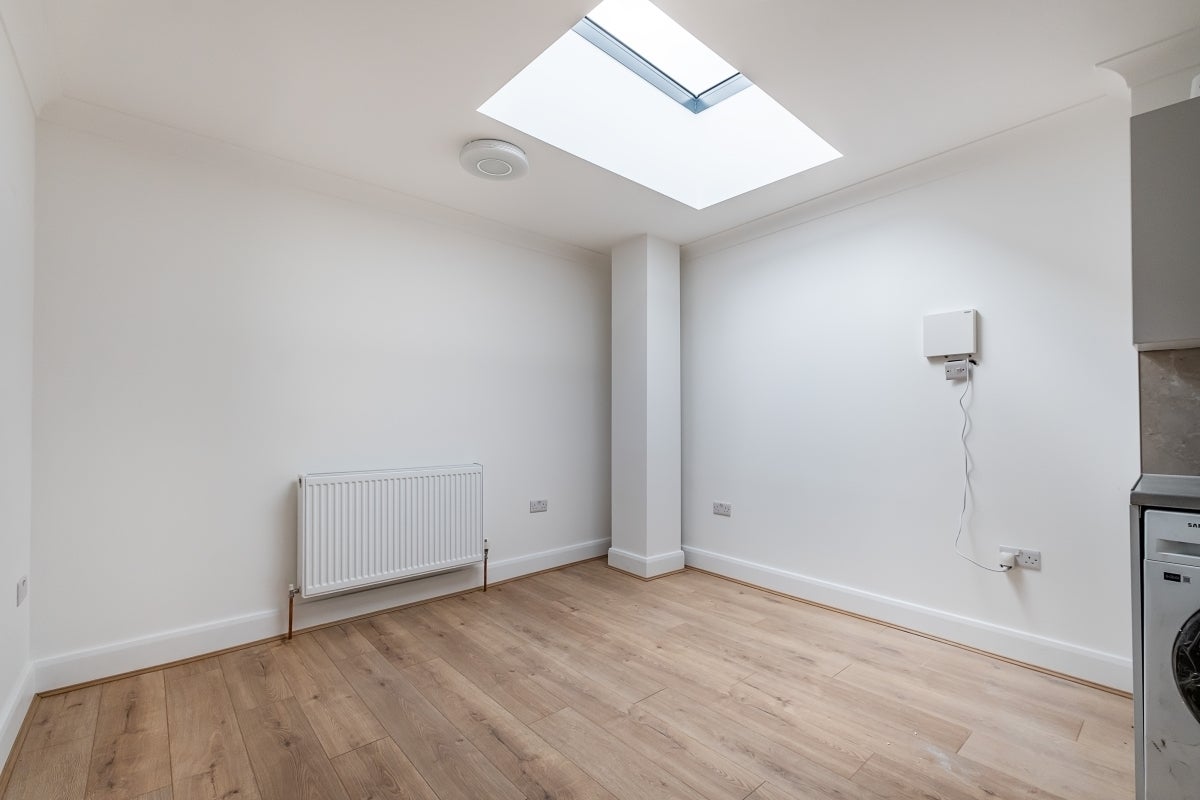 Flat Kilburn Lane in City of Westminster