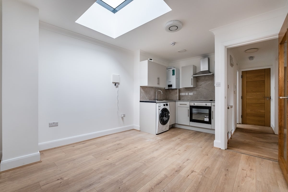 Flat Kilburn Lane in City of Westminster