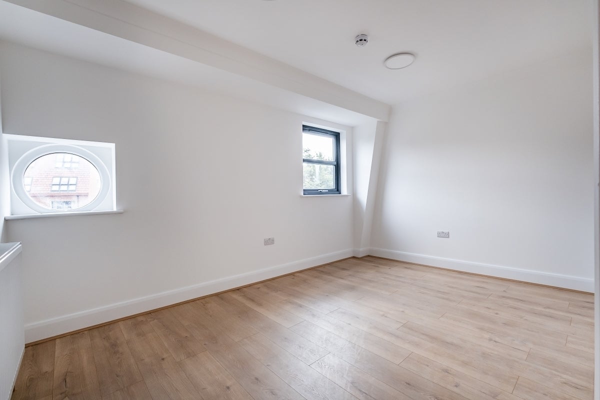 Flat Kilburn Lane in City of Westminster